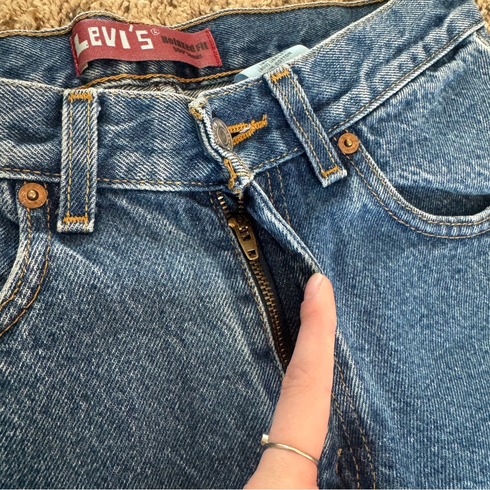 Vintage Relaxed Fit Levi’s 550 - Picture 3 of 13